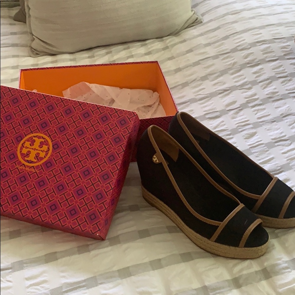 Tory Burch black and beige wedges